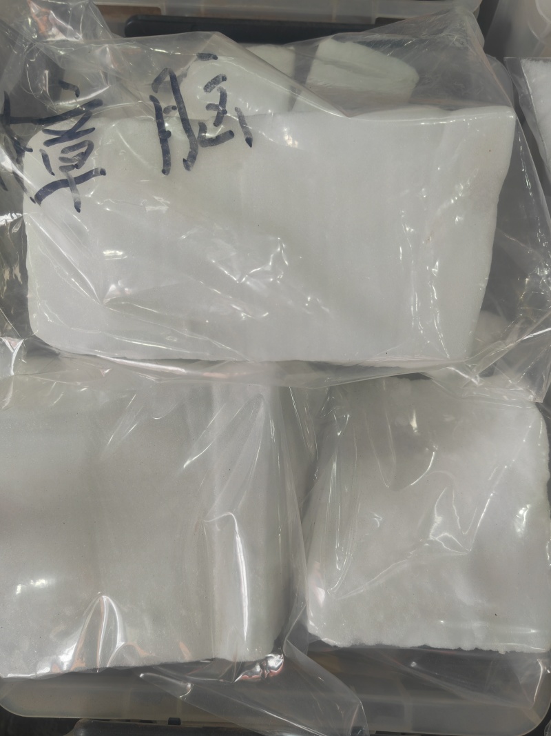 天然樟脑大量供应质检合格，安全放心，欢迎来电咨询