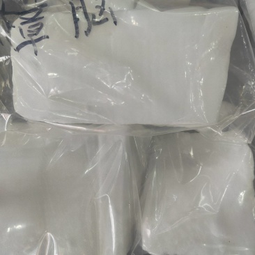 天然樟脑大量供应质检合格，安全放心，欢迎来电咨询