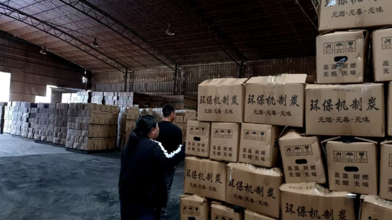 贵州木炭厂家烧烤炭长期直供机制木炭货源充足欢迎咨询