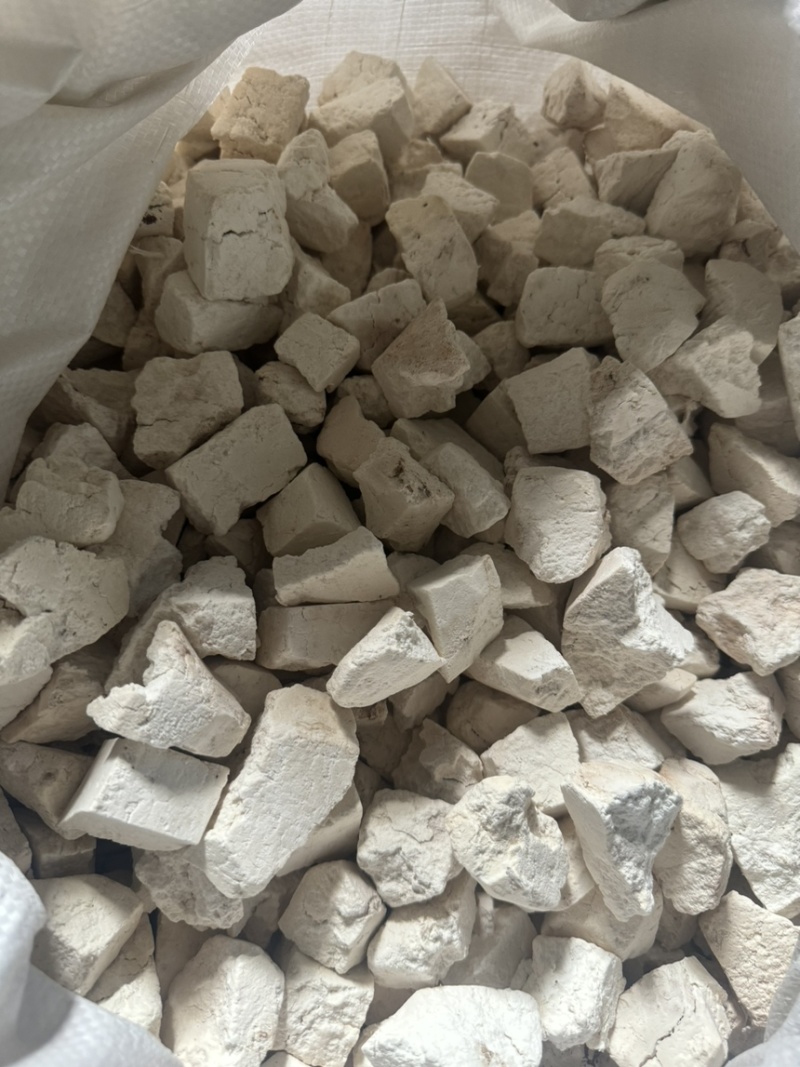 云南精品茯苓块大量有货规格齐全，价格真实，欢迎电联咨询