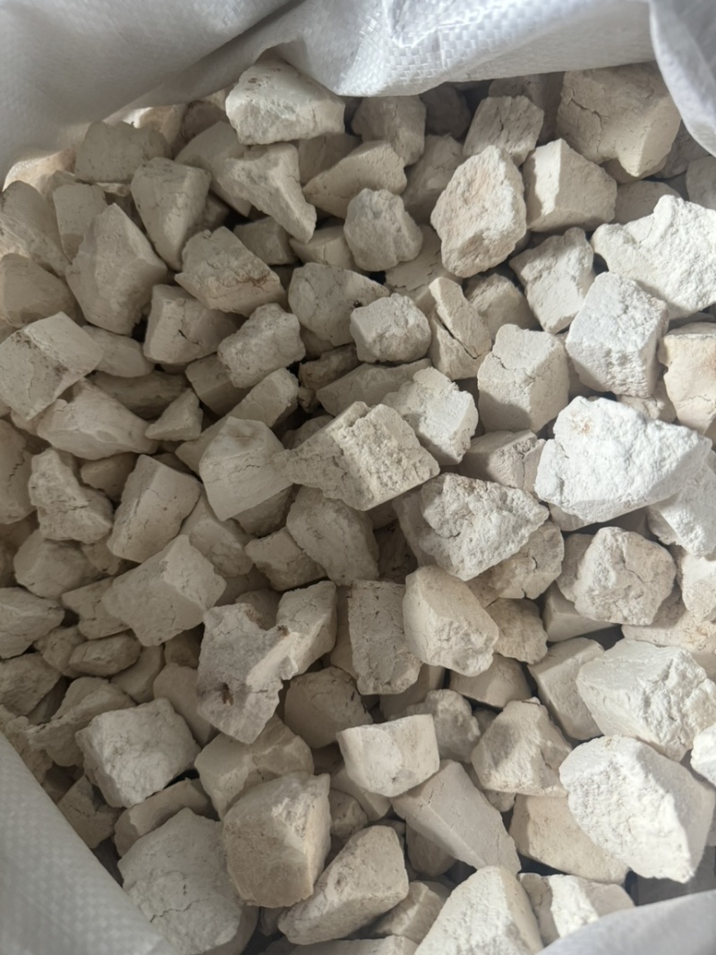 云南精品茯苓块大量有货规格齐全，价格真实，欢迎电联咨询