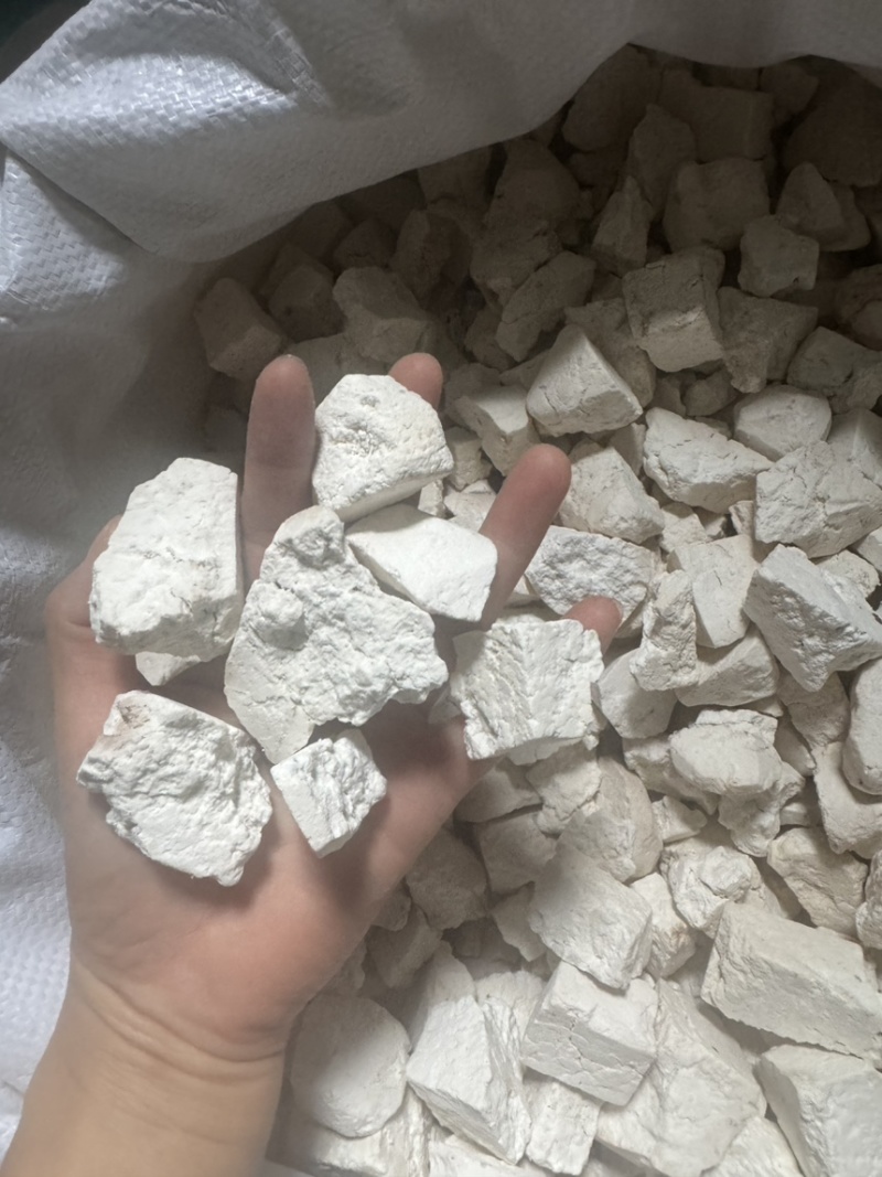 云南精品茯苓块大量有货规格齐全，价格真实，欢迎电联咨询