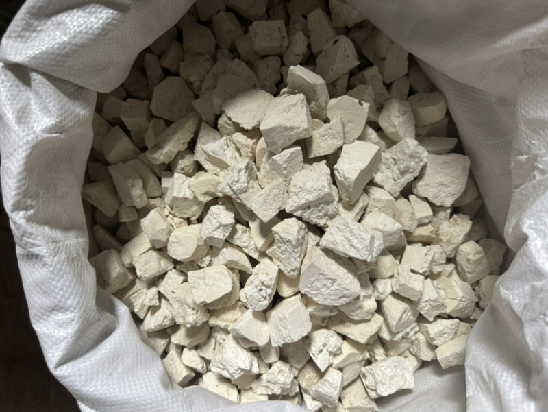 云南精品茯苓块大量有货规格齐全，价格真实，欢迎电联咨询