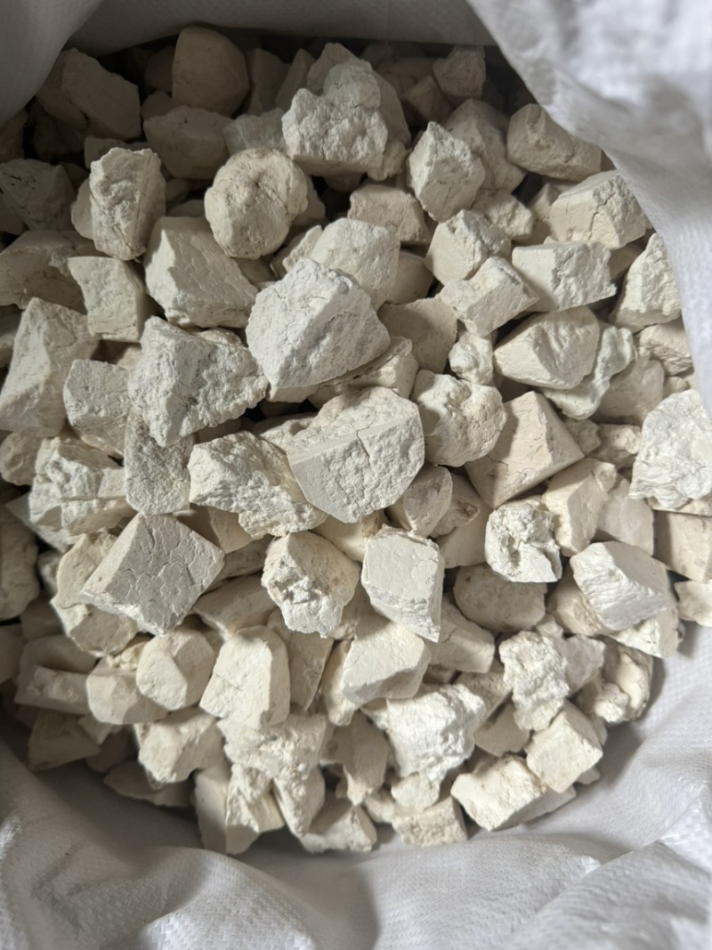 云南精品茯苓块大量有货规格齐全，价格真实，欢迎电联咨询