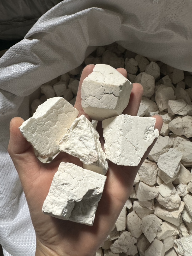 云南精品茯苓块大量有货规格齐全，价格真实，欢迎电联咨询