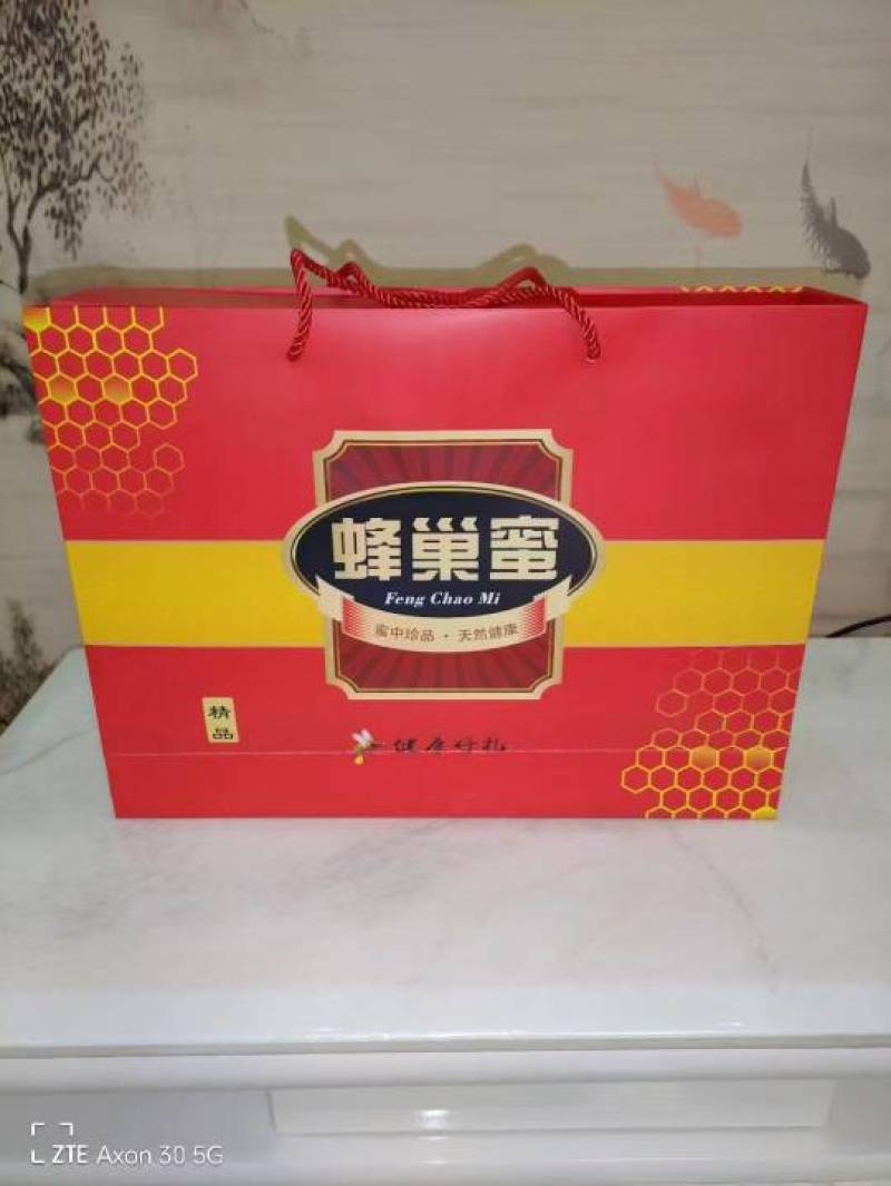 蜂巢蜜高档礼盒装精品巢蜜走亲访友高端大气上档次