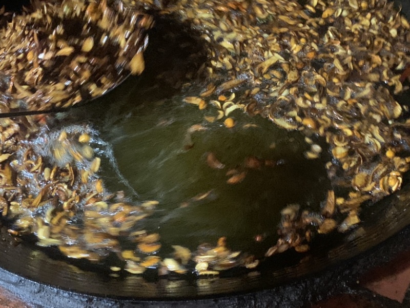 鸡纵油，当天新鲜鸡纵刮洗撕炸
