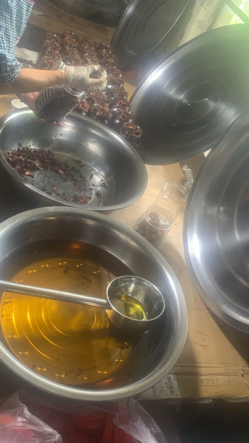 鸡纵油，当天新鲜鸡纵刮洗撕炸