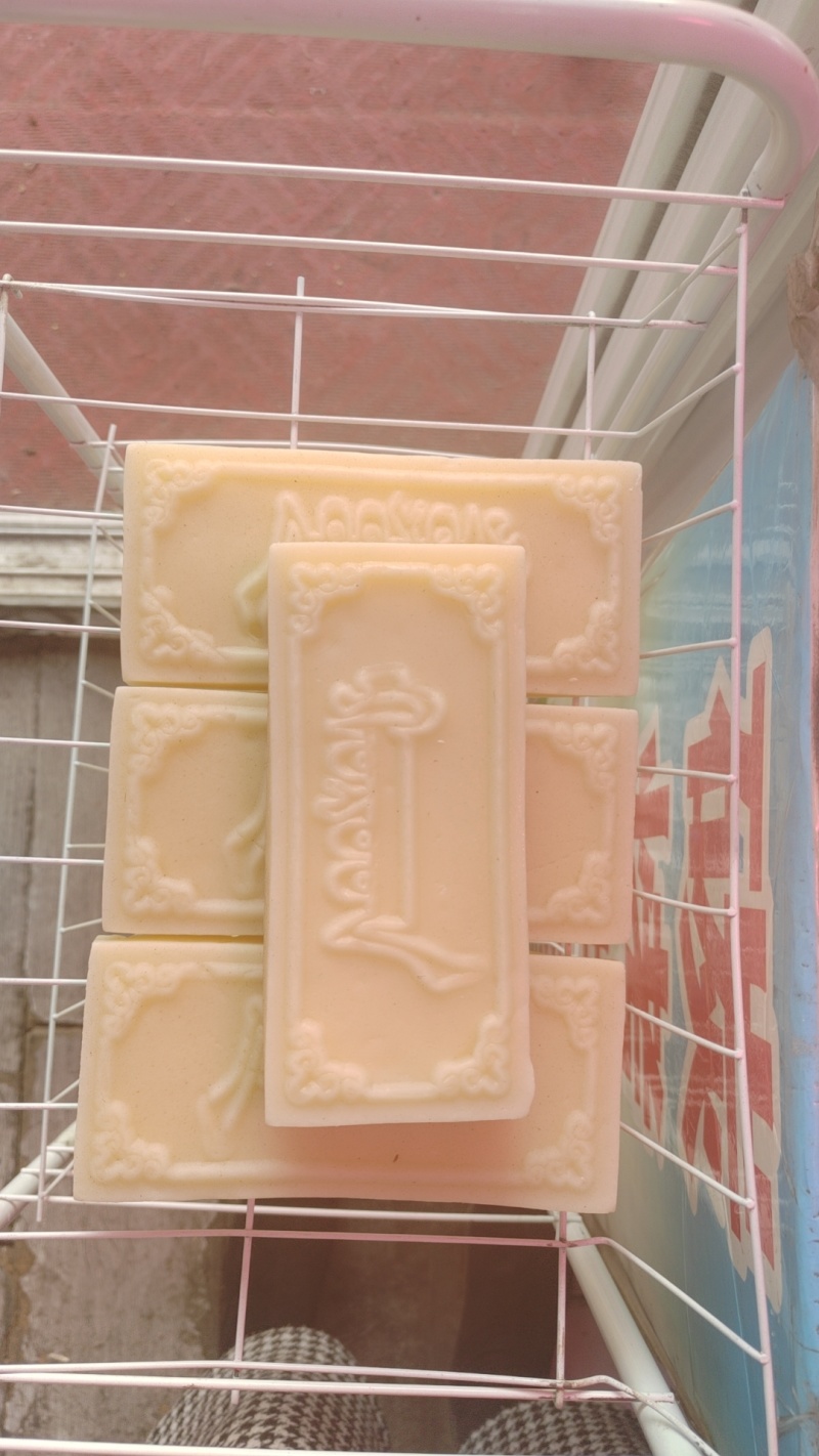 内蒙古纯纯的奶豆腐**好吃不贵民族的美味