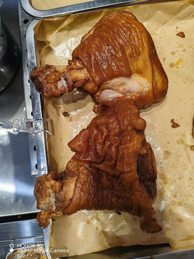 【热卖产品】山东临沂熟食猪肘子/高品质虎皮猪肘子欢迎选购
