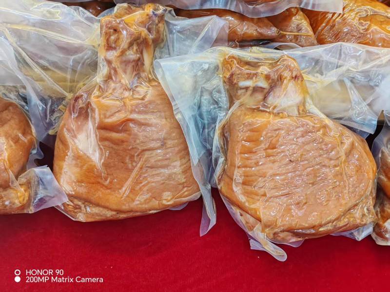 【热卖产品】山东临沂熟食猪肘子/高品质虎皮猪肘子欢迎选购