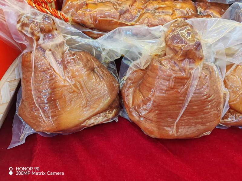 【热卖产品】山东临沂熟食猪肘子/高品质虎皮猪肘子欢迎选购