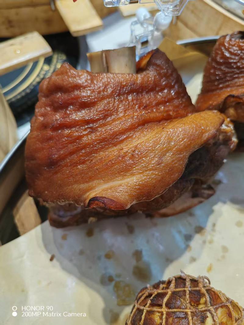【热卖产品】山东临沂熟食猪肘子/高品质虎皮猪肘子欢迎选购