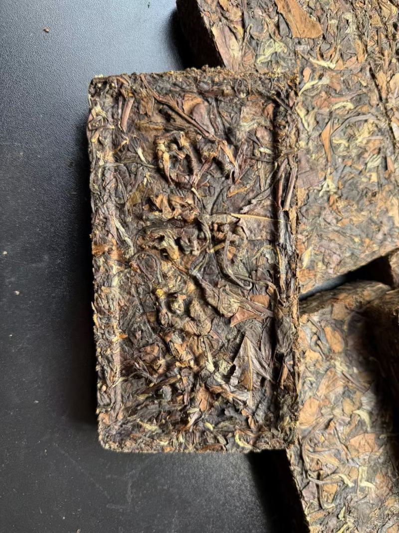 2018福鼎白茶字半斤寿眉茶砖，口感醇厚浓稠回甘好，枣香