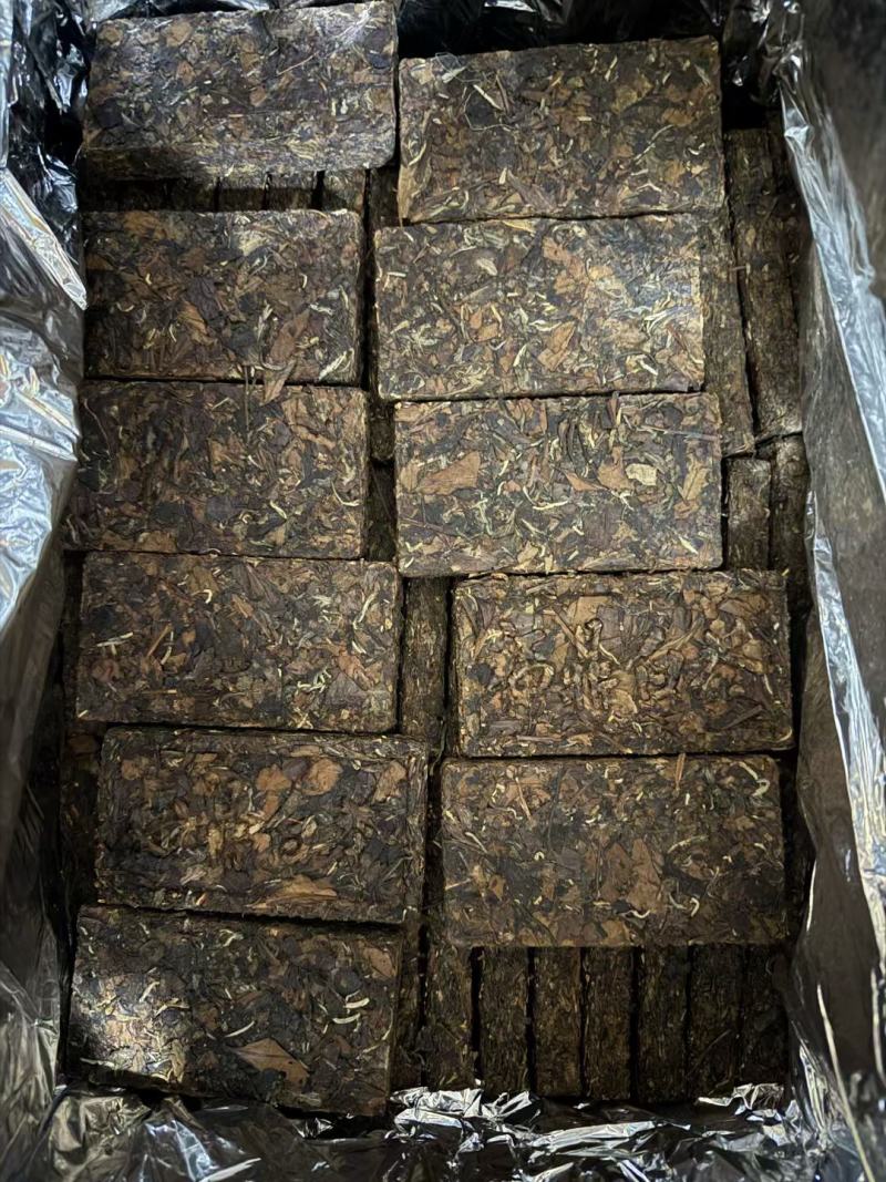2018福鼎白茶字半斤寿眉茶砖，口感醇厚浓稠回甘好，枣香