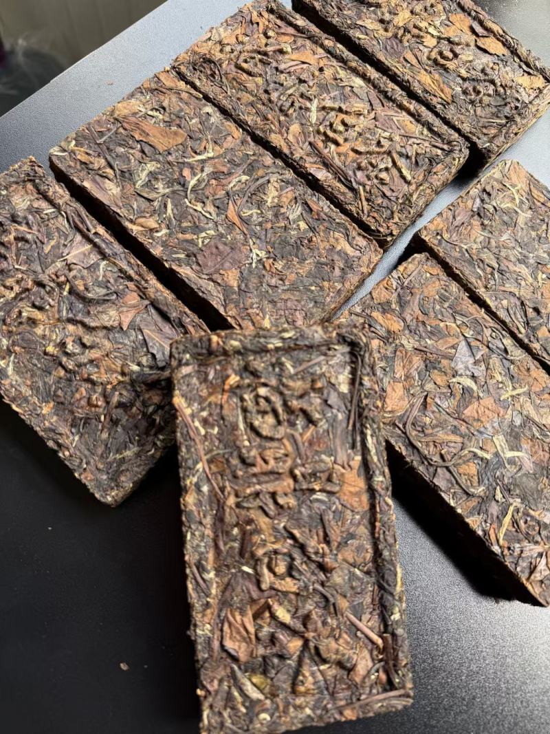 2018福鼎白茶字半斤寿眉茶砖，口感醇厚浓稠回甘好，枣香