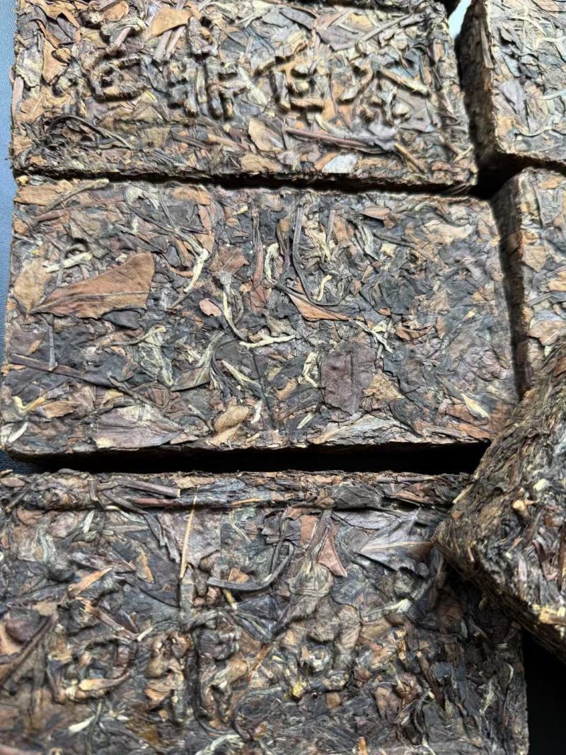 2018福鼎白茶字半斤寿眉茶砖，口感醇厚浓稠回甘好，枣香