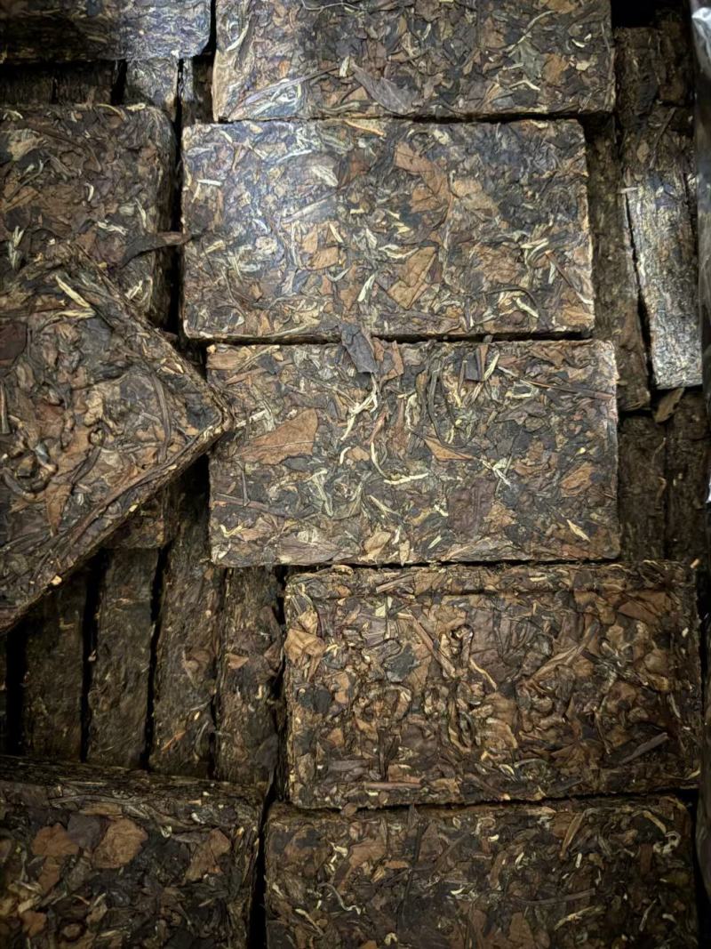 2018福鼎白茶字半斤寿眉茶砖，口感醇厚浓稠回甘好，枣香
