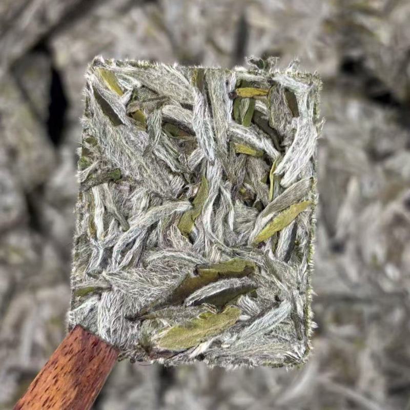2025年白毫银针饼干茶，口感鲜爽甘甜，花香浓郁