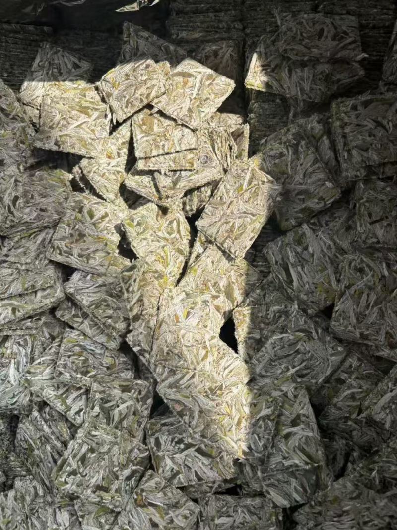2025年白毫银针饼干茶，口感鲜爽甘甜，花香浓郁