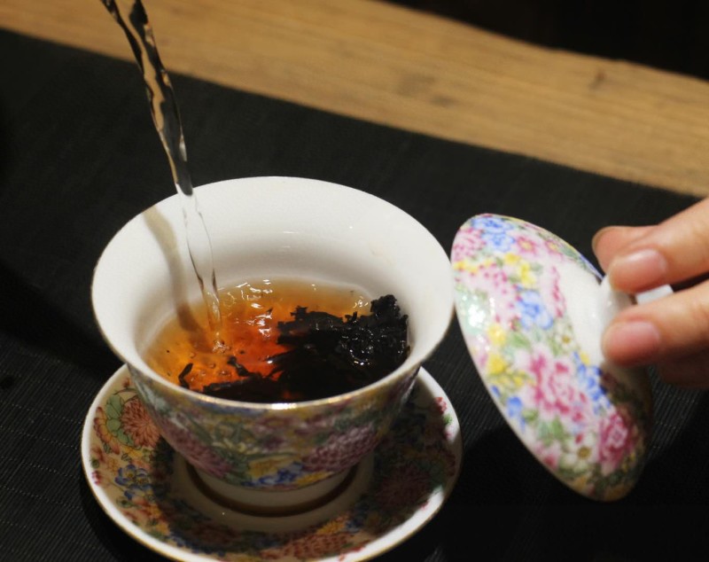 （高端实木）班章老茶宫廷金芽古树普洱茶勐海熟普熟茶饼老茶