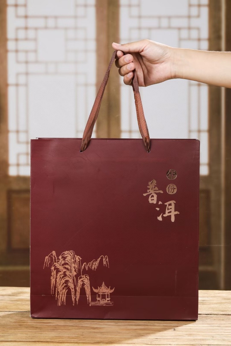 （高端实木）班章老茶宫廷金芽古树普洱茶勐海熟普熟茶饼老茶