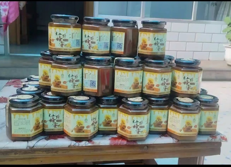 农村土蜂蜜，一年只取一次蜜