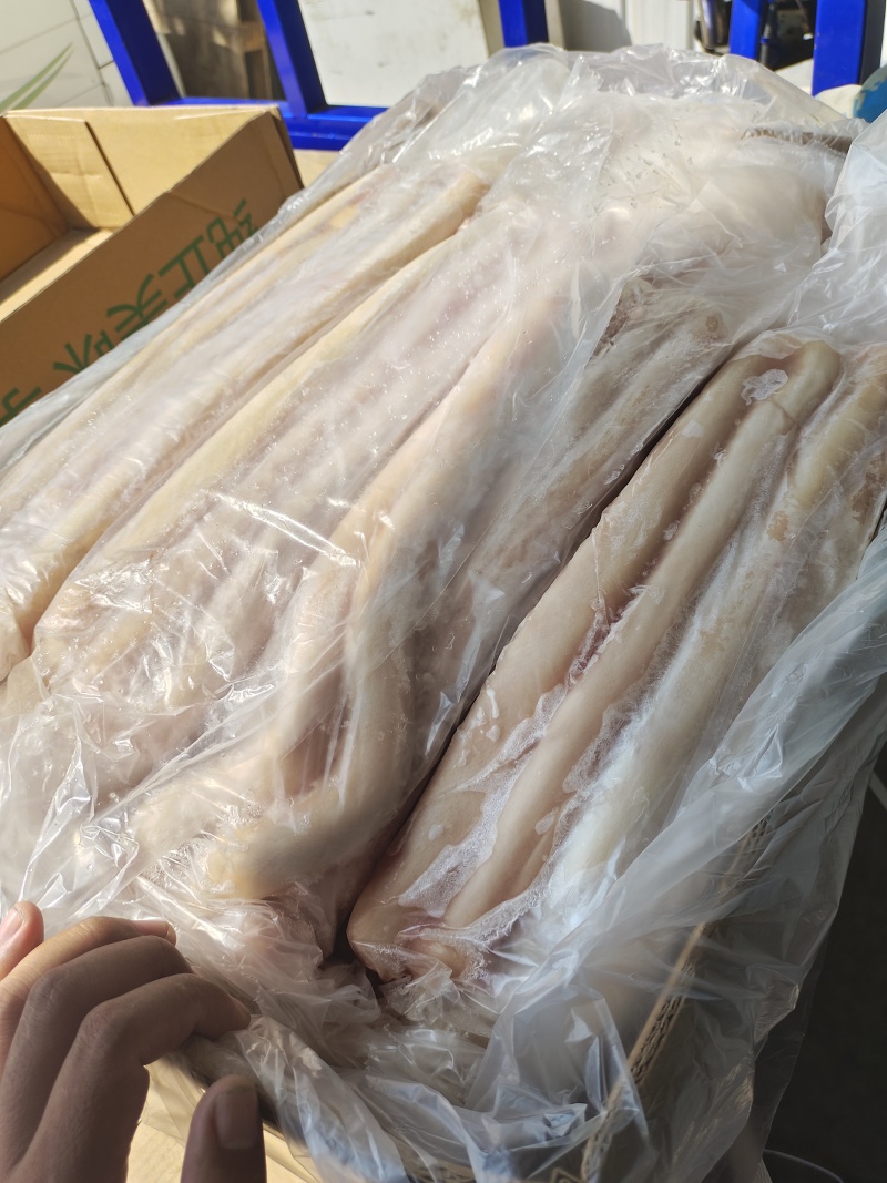 牛鞭，精修无油去鞭根，颜色新鲜，货干无冰水，熟食出成率高