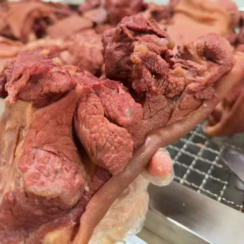 五香带皮熟马肉，软烂鲜香好味道，价格美丽