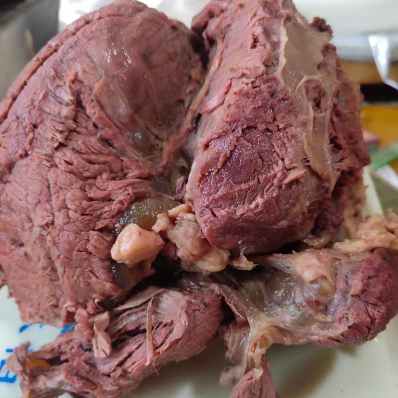 五香带皮熟马肉，软烂鲜香好味道，价格美丽