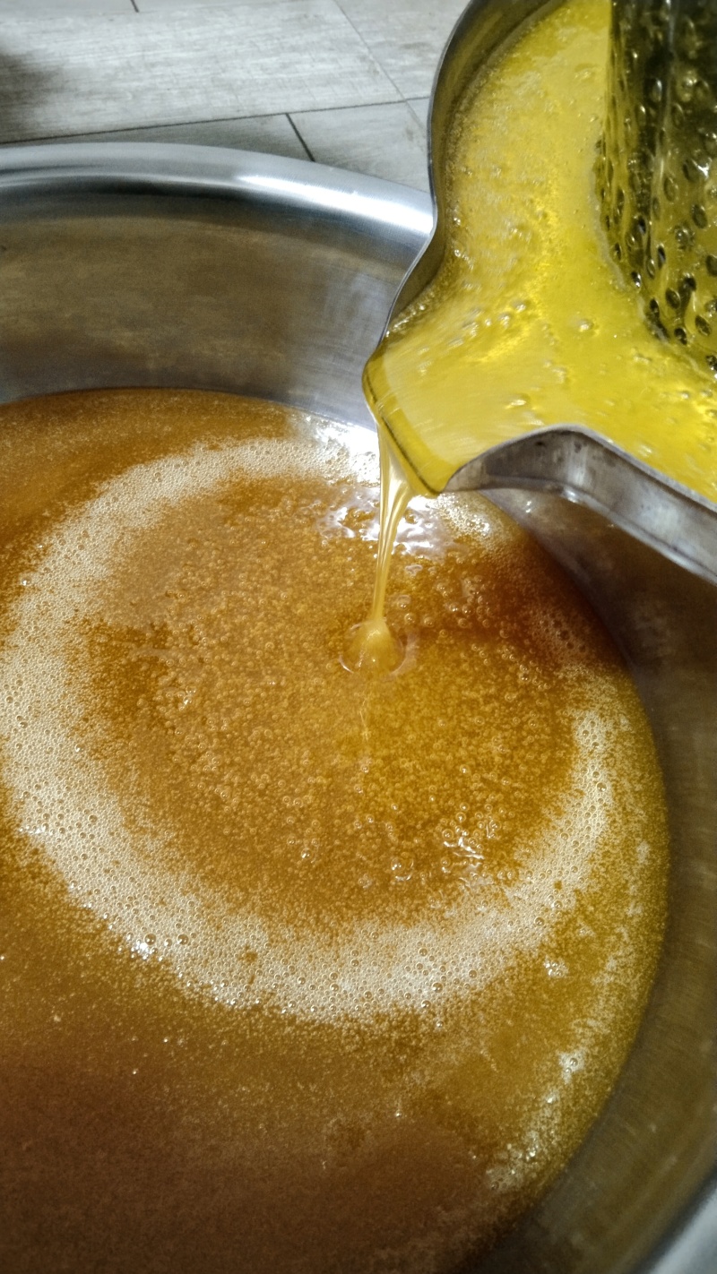 自己养的土蜂蜜