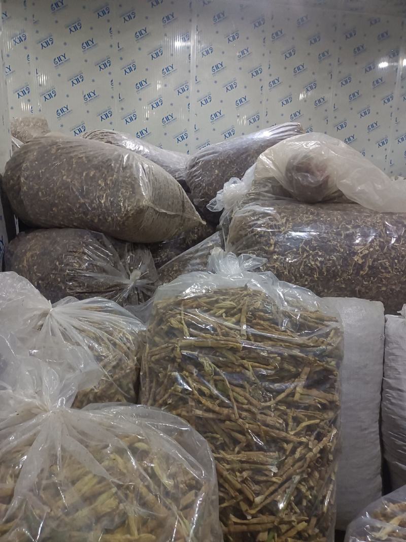干赤松茸大量现货供应规格齐全品质保证，可视频看货代发全国