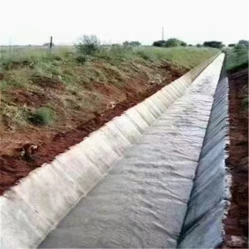 水泥毯规格齐全，使用于鱼塘护坡，沟渠护坡，公路铁路护坡等