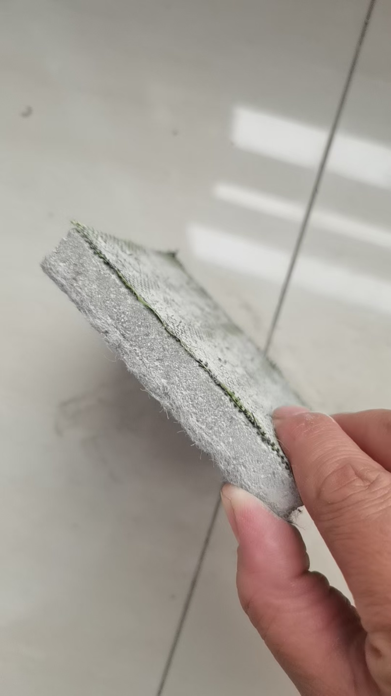 水泥毯规格齐全，使用于鱼塘护坡，沟渠护坡，公路铁路护坡等