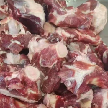 大羊肉棒骨，都是白骨髓，能吸骨髓油的一款，