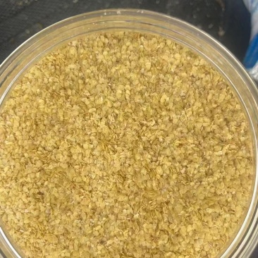 纯小麦胚芽，熟料。没有任何添加，***小麦麸皮