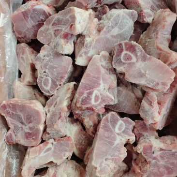 多肉骨块，带肉率高，颜色鲜亮，适合酱骨头店，烧烤店