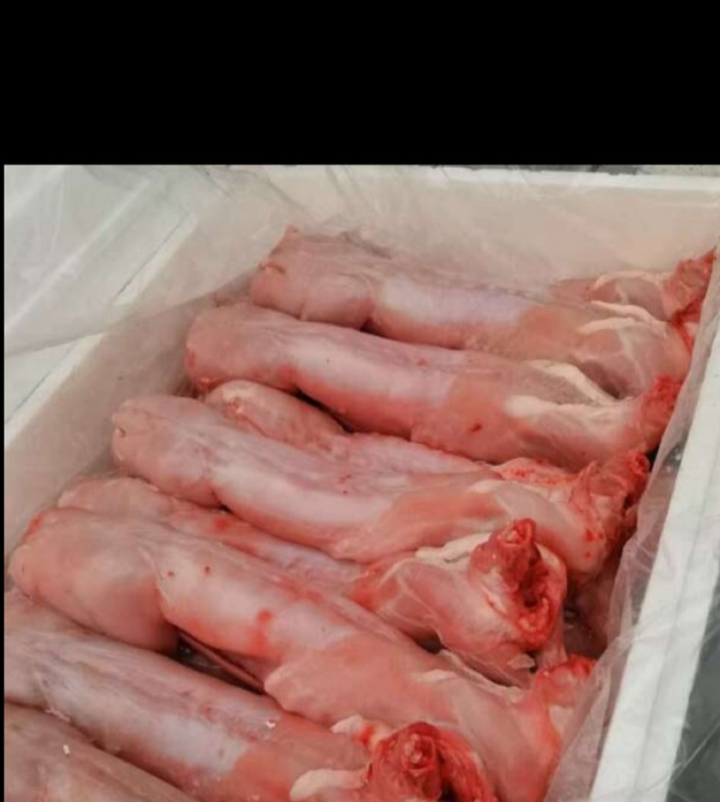 自己家的山里放养的兔子，肉质非常好