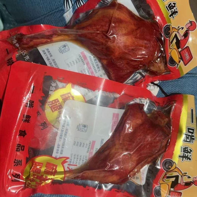 大鸭腿麻辣鸭腿开袋即食解馋肉类充饥食品整箱批发肉
