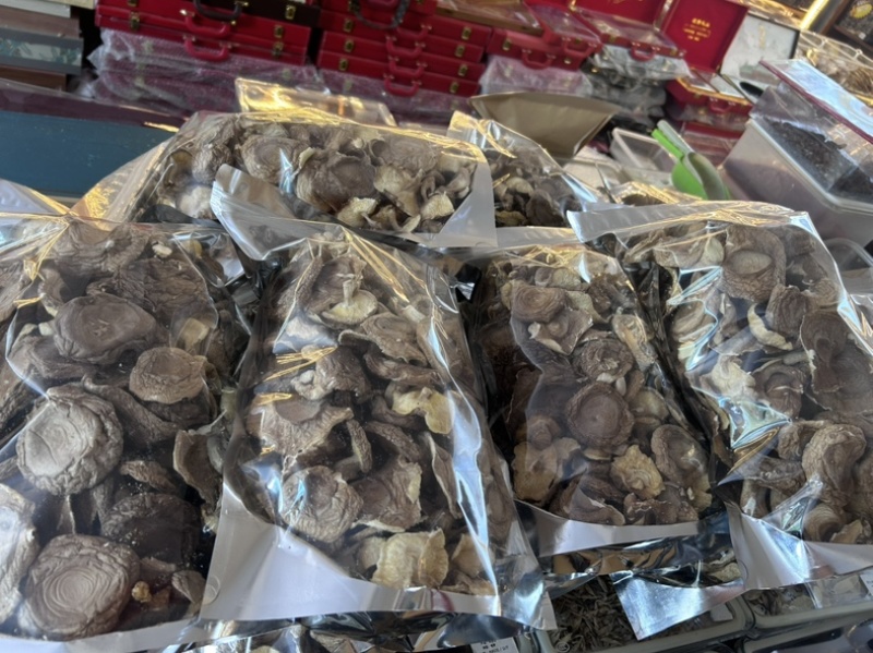 有机椴木香菇囗感好产地直销保质保量欢迎选购