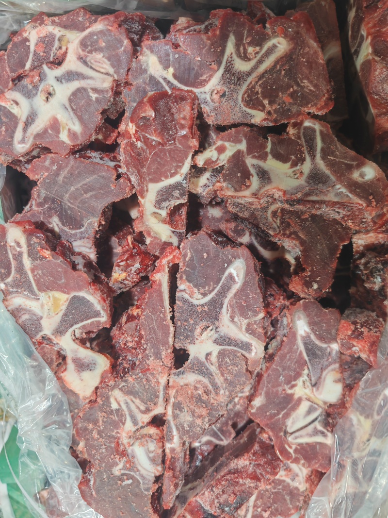满肉牛脖骨，适合酱大骨自助，可以定制尺寸加工
