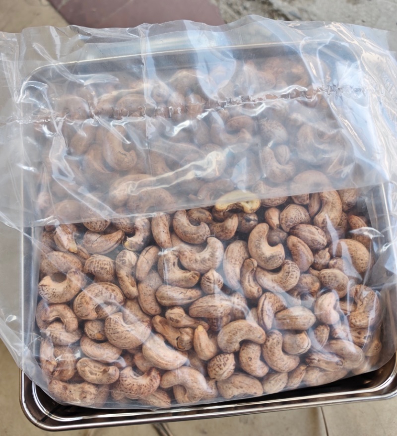 越南腰果原料批发腰果原料带皮炭烧盐焗大腰果休闲零食