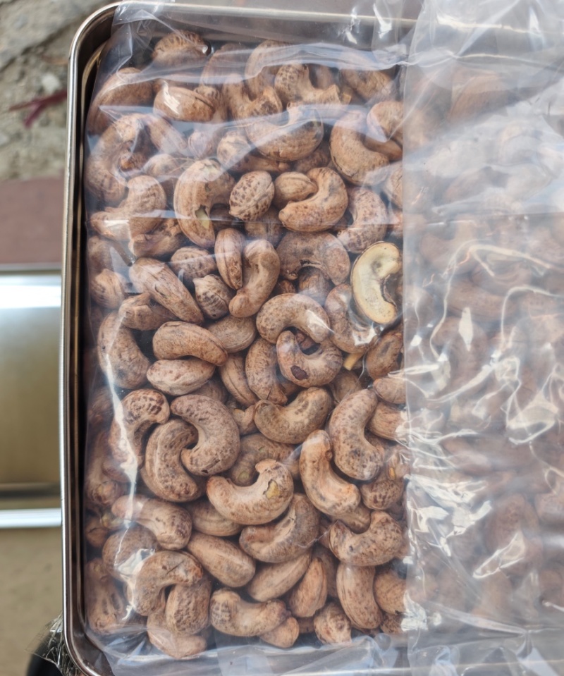 越南腰果原料批发腰果原料带皮炭烧盐焗大腰果休闲零食