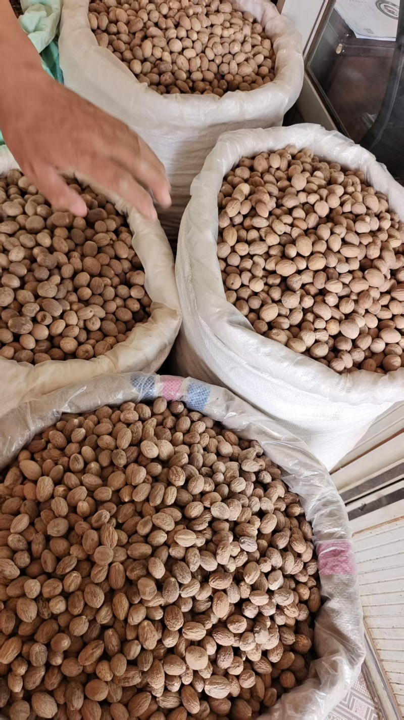 肉豆蔻大个选货颗粒饱满2斤包邮量大优惠