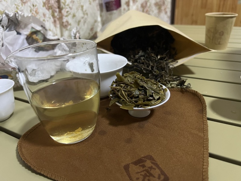 自家茶园高山茶，纯手工，干净卫生全生态，不撒农药不施肥