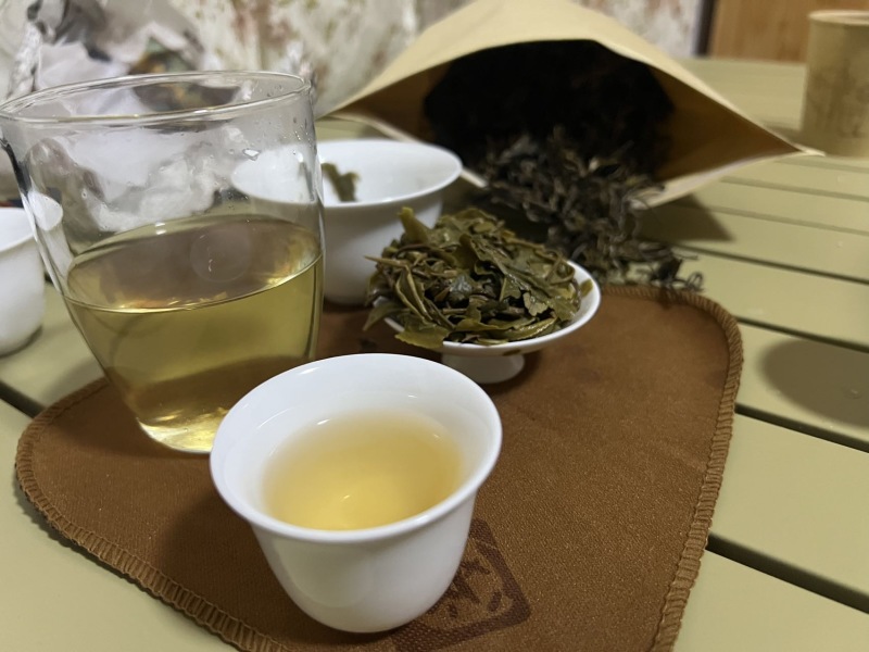 自家茶园高山茶，纯手工，干净卫生全生态，不撒农药不施肥