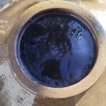 纯粮食酒，纯山泉水，采用古法炮制，无勾兑的粮食酒。