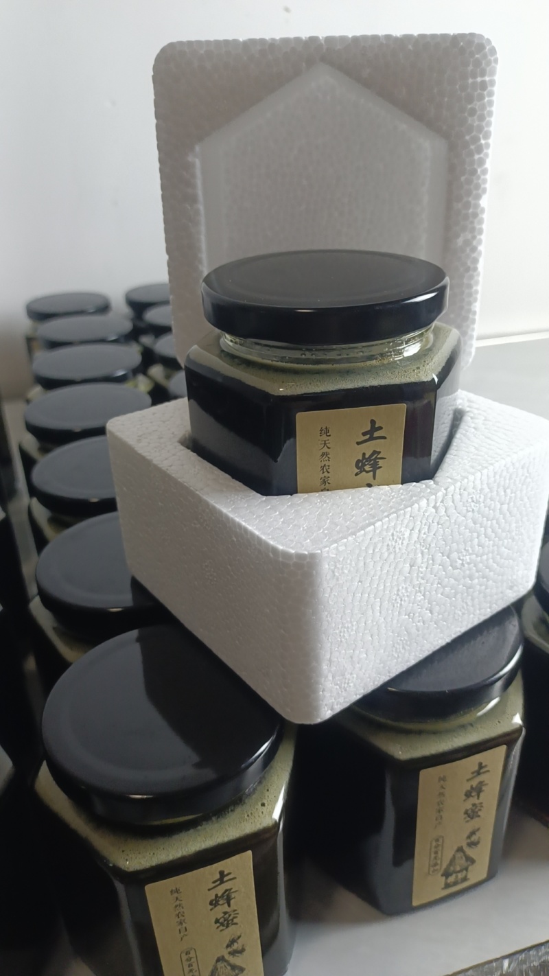 云南土蜂蜜农户散养木桶蜂蜜纯手工制作，寻找有实力的采购商