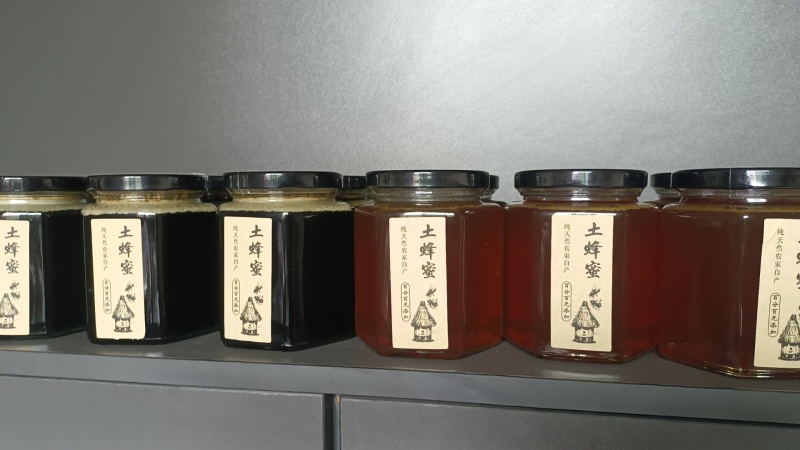 云南土蜂蜜农户散养木桶蜂蜜纯手工制作，寻找有实力的采购商