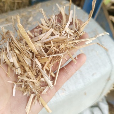 供应，25年优质小麦秸秆压块干草料，质量保证，有需要联系